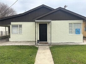 1010 Isbell St in Gretna, LA - Building Photo