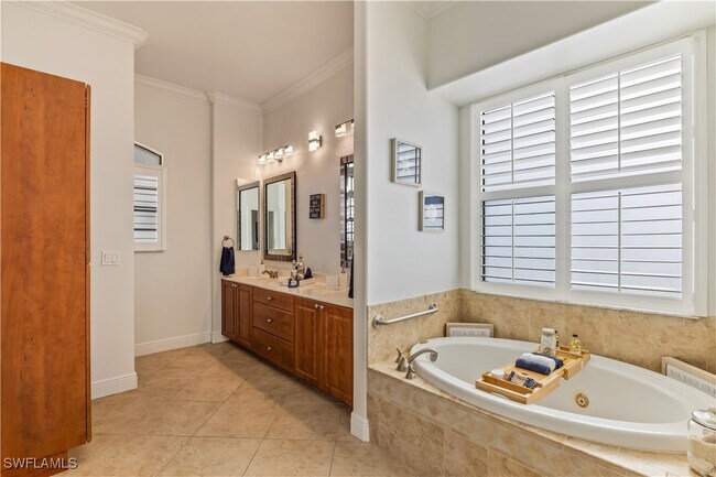 28424 Del Lago Way in Bonita Springs, FL - Building Photo - Building Photo