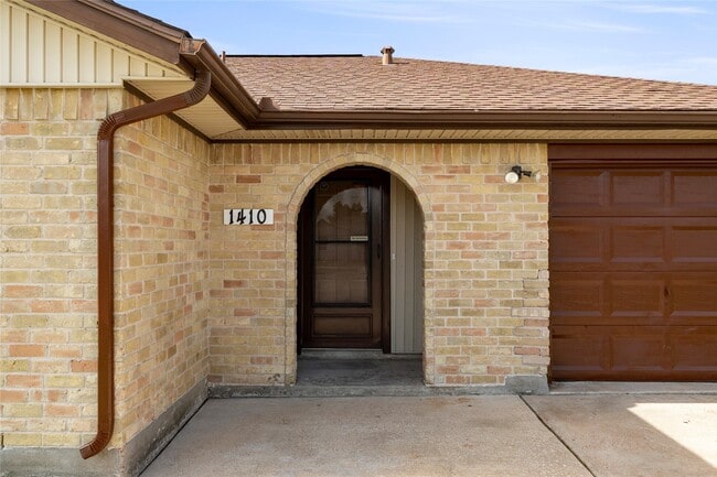 1410 PI Cir in Pasadena, TX - Building Photo - Building Photo
