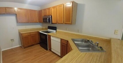 722 Meadow Gate in Converse, TX - Building Photo - Building Photo