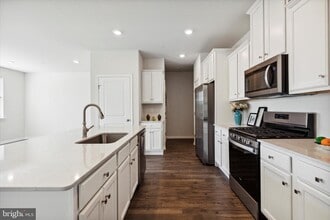 76 Fonthill Ct in Quakertown, PA - Building Photo - Building Photo
