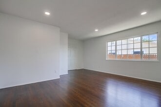 2646 Violet St in San Diego, CA - Foto de edificio - Building Photo