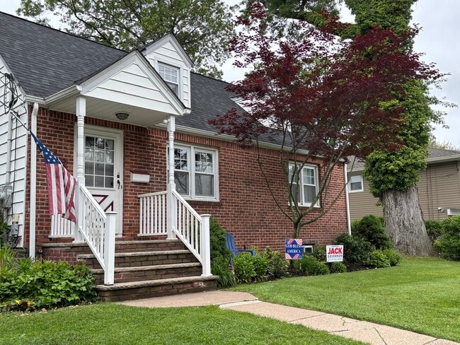 property at 173 Lincoln Blvd