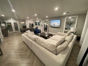 7917 Ridgeview Dr in Houston, TX - Building Photo - Building Photo