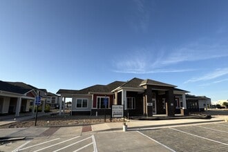 White Pines Apartments in Nampa, ID - Foto de edificio - Building Photo
