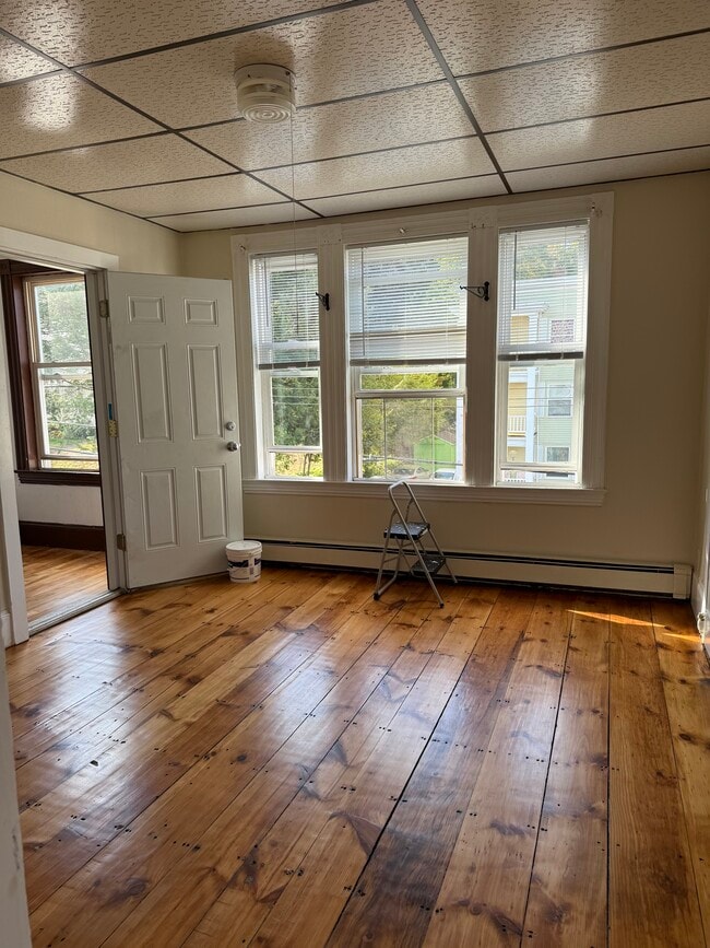 46 Dunn St, Unit 2 in Auburn, ME - Foto de edificio - Building Photo