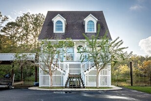 1102 Stanfield Point Rd in Gautier, MS - Building Photo