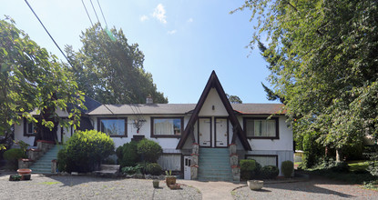 The Chalet Apartments in Victoria, BC - Building Photo - Building Photo