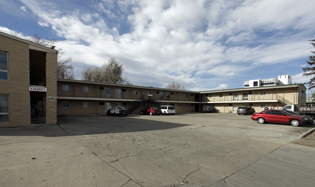 Columbine Apartments in Longmont, CO - Building Photo