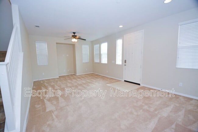 3132 Lisbon Ln in Oxnard, CA - Building Photo - Building Photo