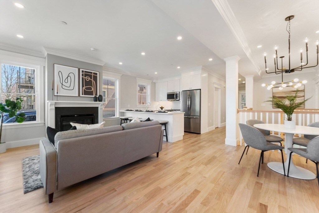 109 Ellington St in Boston, MA - Building Photo
