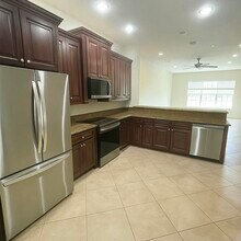 4573 Artesa Way N in Palm Beach Gardens, FL - Building Photo - Building Photo