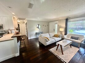 641 N Jefferson Ave in Sarasota, FL - Building Photo