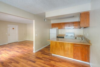 Eastwood Gardens in Chico, CA - Building Photo - Interior Photo