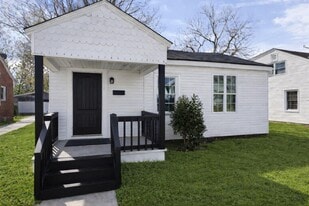 307 Manhattan Ave in Greenville, NC - Building Photo