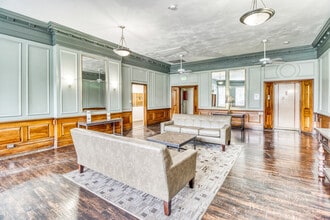 Shaker House & Shaker Town House in Cleveland, OH - Foto de edificio - Building Photo