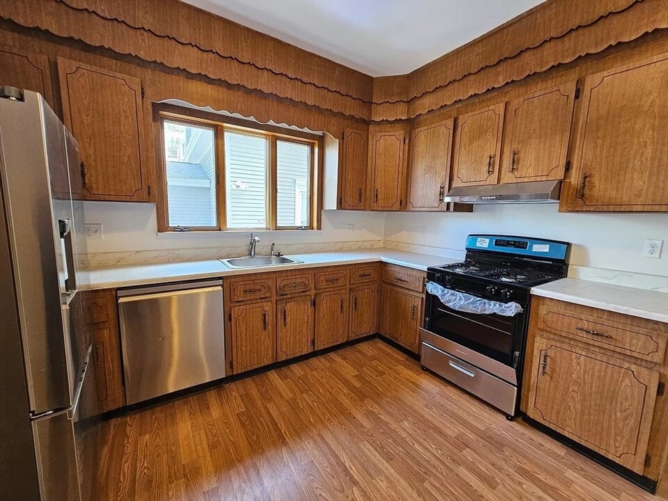 40 Spring Garden St in Boston, MA - Building Photo