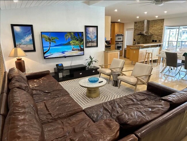 property at 2524 Gulfstream Ln