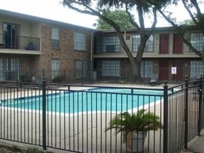 Southern Oaks Apartments in Houston, TX - Foto de edificio - Building Photo