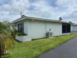 8521 Pickwick Rd in North Port, FL - Foto de edificio - Building Photo