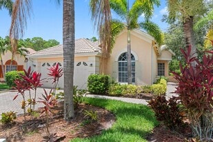 677 SW Andros Cir in Port St. Lucie, FL - Building Photo