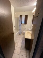 909 E 24th Ave in Hutchinson, KS - Building Photo - Building Photo