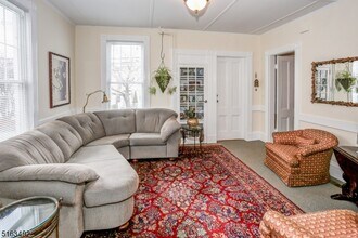 19 Clinton St in Morristown, NJ - Foto de edificio - Building Photo