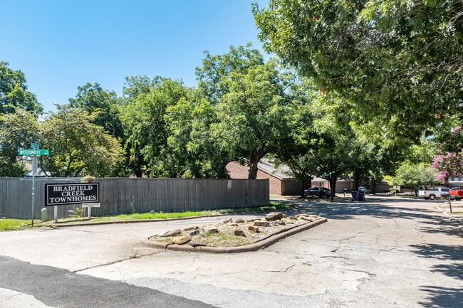 Bradfield Creek Townhomes in Garland, TX - Building Photo - Building Photo