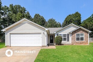 125 Waters Edge Dr in Locust Grove, GA - Building Photo