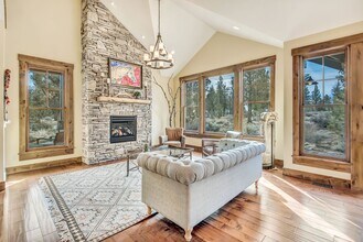 18399 Tumalo Reservoir Rd in Bend, OR - Building Photo - Building Photo