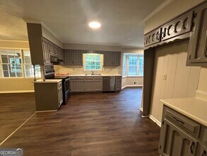 2000 Forest Dr in Fayetteville, GA - Building Photo - Building Photo