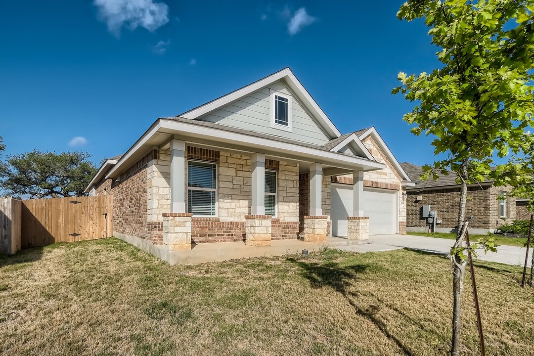 5442 Black Walnut in Bulverde, TX - Foto de edificio