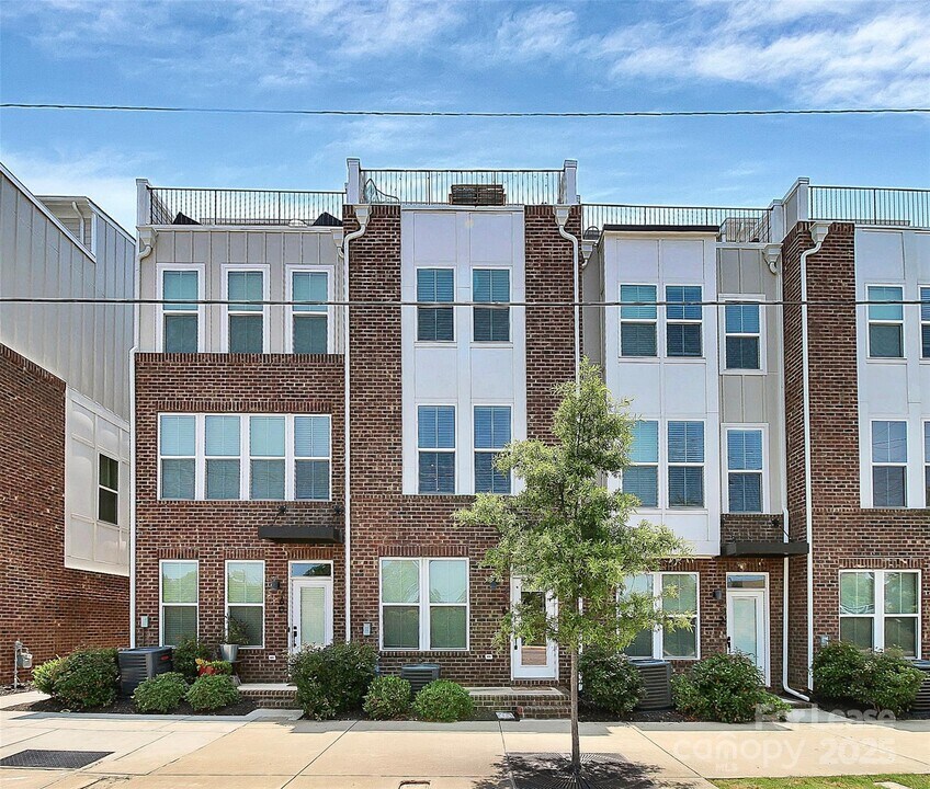 256 Parkwood Ave in Charlotte, NC - Foto de edificio