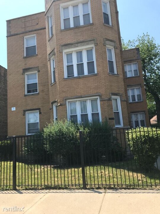 7926 S Luella Ave in Chicago, IL - Building Photo
