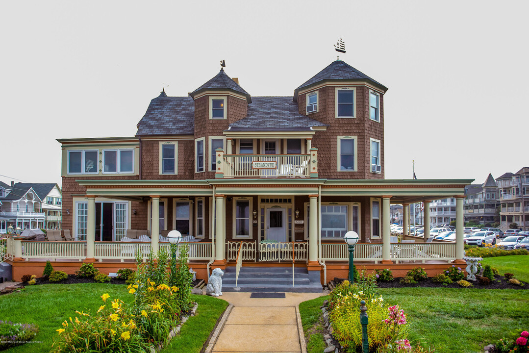 19 Ocean Ave N in Ocean Grove, NJ - Foto de edificio