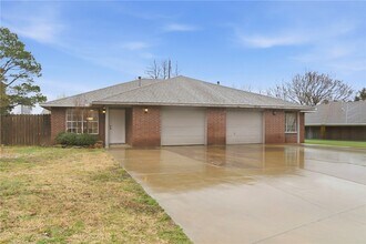 932 S Curtis Ave in Fayetteville, AR - Building Photo - Building Photo