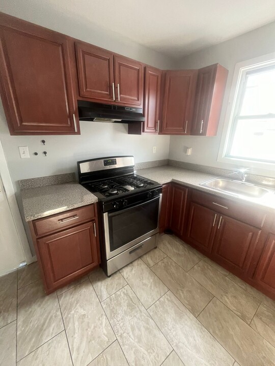 246 William St in East Orange, NJ - Building Photo