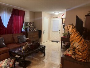 6648 Fredonia Dr in Las Vegas, NV - Building Photo - Building Photo