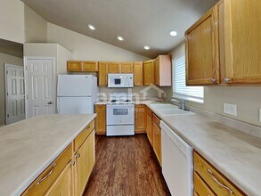 2437 Cider Pl in Saratoga Springs, UT - Building Photo - Building Photo
