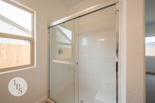 352 N Millard Ave in Fresno, CA - Building Photo