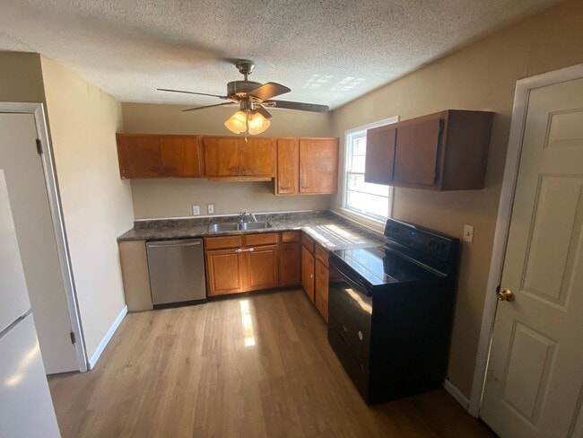 1428 W Hamilton St in Springfield, MO - Building Photo - Building Photo