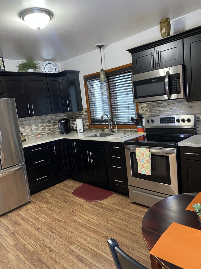 539 Plymouth Ave, Unit UPPER