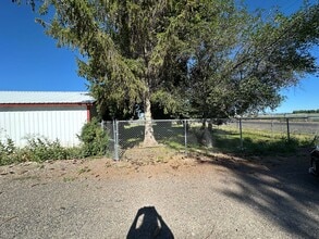 5842 Henley Rd in Klamath Falls, OR - Building Photo - Building Photo