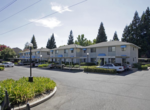 Birchwood Gardens in Sacramento, CA - Building Photo - Building Photo