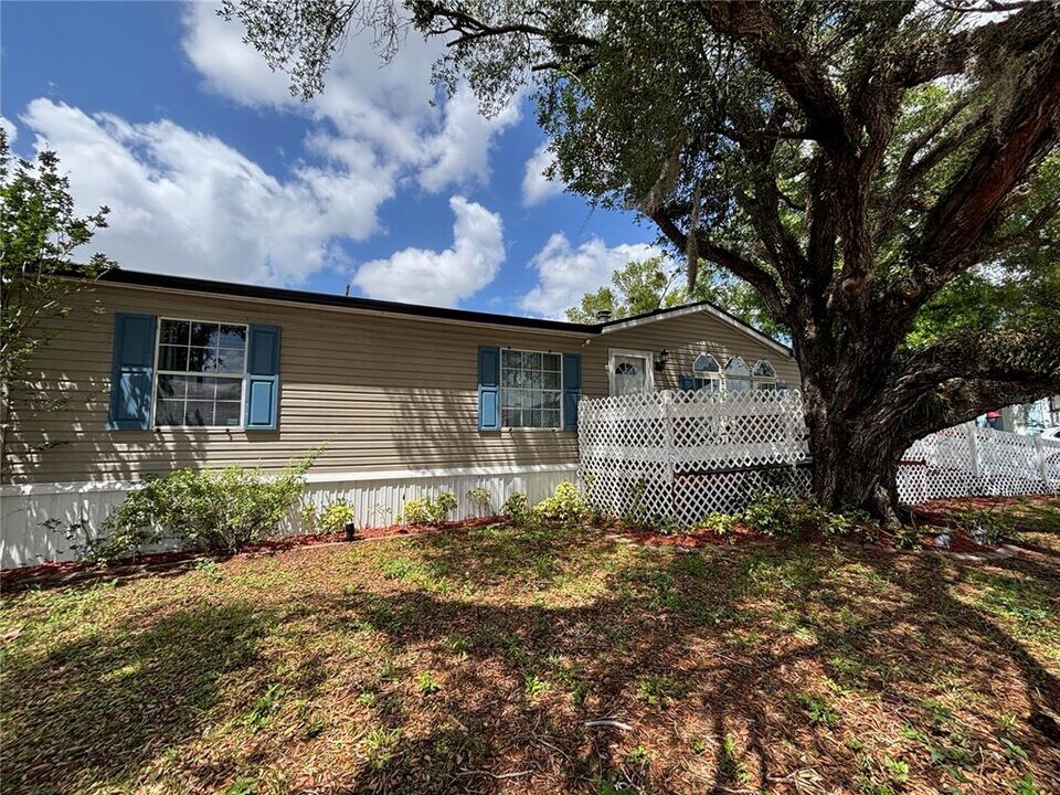 6433 Orris St in Zephyrhills, FL - Building Photo