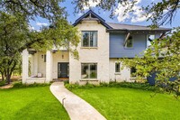 5215 Buckman Mountain Rd in Austin, TX - Foto de edificio - Building Photo