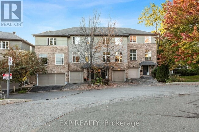 6 Pondside Private