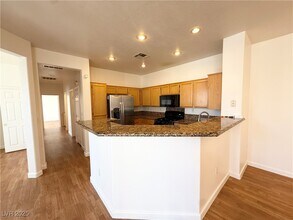 10230 Deerfield Beach Ave in Las Vegas, NV - Building Photo - Building Photo