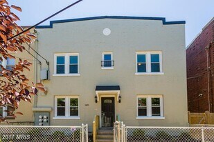 1411 Ridge Pl SE, Unit 4 in Washington, DC - Building Photo