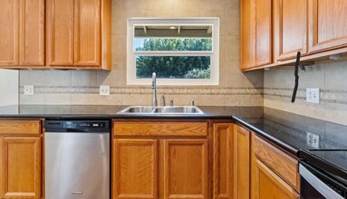 1241 Hibiscus Way in Livermore, CA - Building Photo - Building Photo